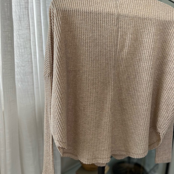 UO Out from Under waffle knot button Jojo thermal top xs - Picture 8 of 9